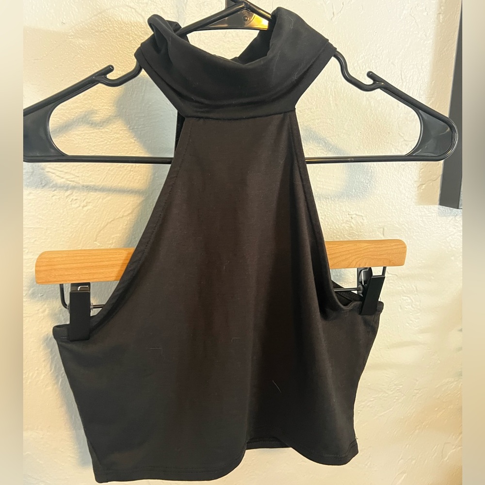 Cropped Turtleneck Tanktop